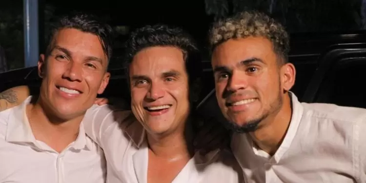 Luis Díaz junto a Silvestre Danognd en el matrimonio de Mateus Uribe Luis Díaz junto a Silvestre Danognd en el matrimonio de Mateus Uribe