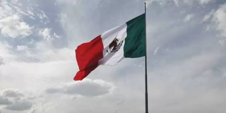 Padres de 49 niños muertos en incendio de guardería en México protestan Padres de 49 niños muertos en incendio de guardería en México protestan