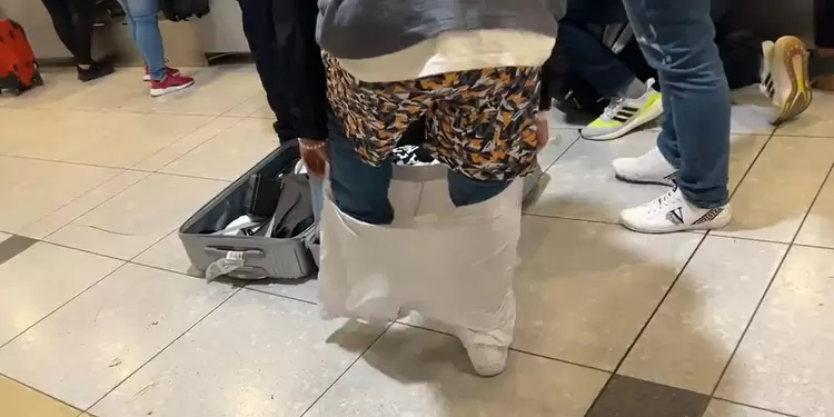 Pasajero se puso la ropa por no pagar exceso de equipaje