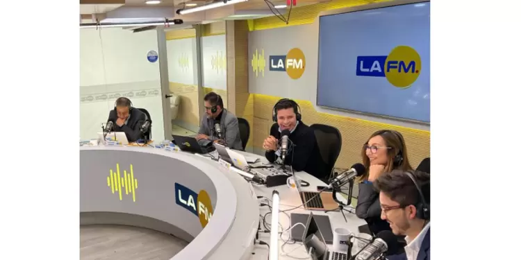 No se puede estar en Italia construyendo gobierno social: Luis Carlos Vélez No se puede estar en Italia construyendo gobierno social: Luis Carlos Vélez