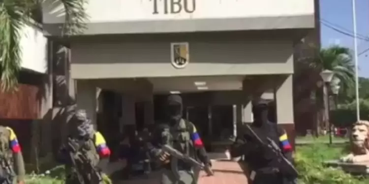 Disidencias de las Farc en las afueras de la alcaldía de Tibú (Norte de Santander)
