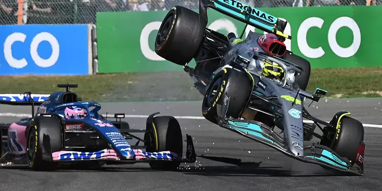 Fernando Alonso y Lewis Hamilton se enfrentan en la F1 Fernando Alonso y Lewis Hamilton se enfrentan en la F1