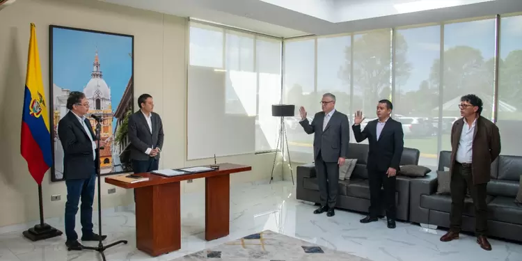 El presidente Gustavo Petro, posesionó a Néstor Osuna, como nuevo ministro de Justicia; a Arturo Luis Luna Tapia, en el Ministerio de Ciencia, Tecnología e Innovación, y al nuevo director de la Unidad Nacional para la Gestión del Riesgo, Javier Pava Sánchez