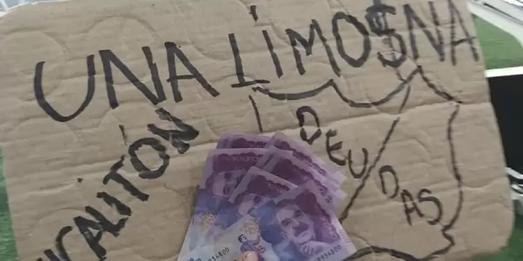 Hinchas del América lanzaron billetes a jugadores del Cali Hinchas del América lanzaron billetes a jugadores del Cali