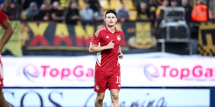James Rodríguez en el debut con Olympiacos
