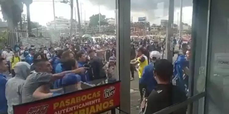 Pelea hinchas Millonarios Pelea hinchas Millonarios