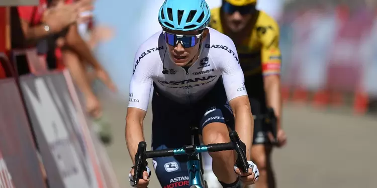 Superman López en otra etapa de la Vuelta a España 2022