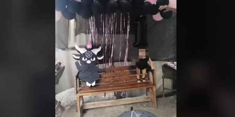Mujer hizo una fiesta de cumpleaños satánica para su hija Mujer hizo una fiesta de cumpleaños satánica para su hija
