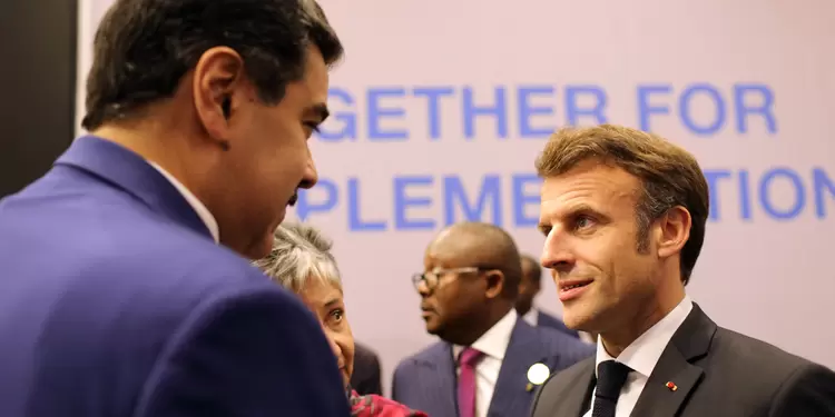 Presidentes Macrón y Maduro