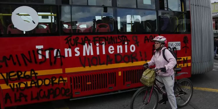 Protestas de las feministas en Transmilenio Protestas de las feministas en Transmilenio