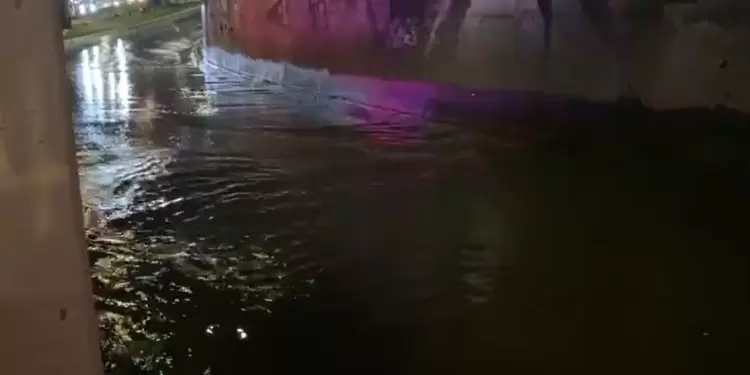 Deprimido de la 80 inundado
