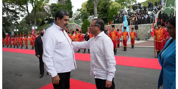 Gustavo Petro y Nicolás Maduro Gustavo Petro y Nicolás Maduro