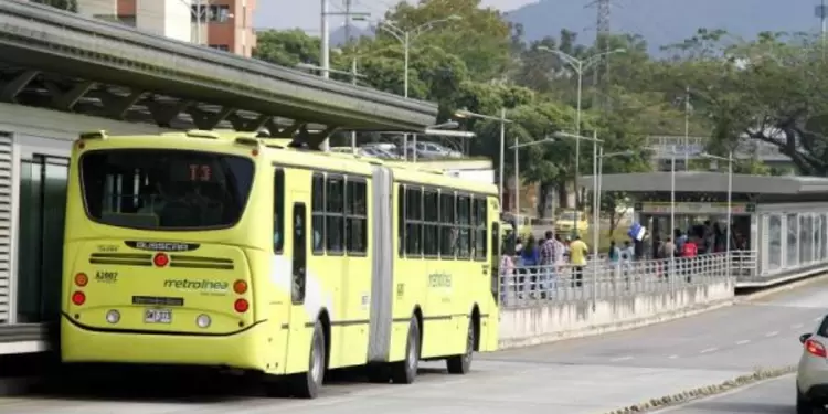 Metrolínea de Bucaramanga Metrolínea de Bucaramanga tendrá un carril exclusivo para los taxis