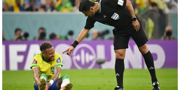 Neymar en el Mundial de Qatar sufre golpe en el tobillo Neymar en el Mundial de Qatar