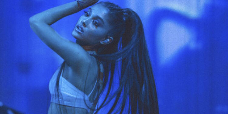 ArianaGrandeOFICIALFACEBOOK1.jpg