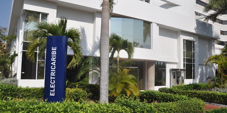 COLP_EXT_040402-1.jpg