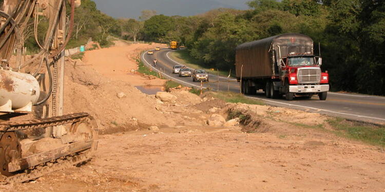 Construcción-vías-Colprensa-2.jpg