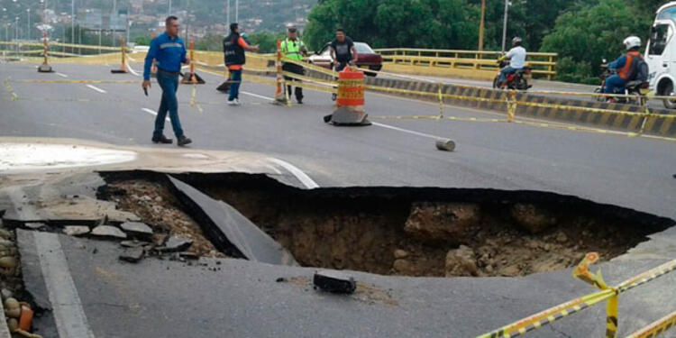 Cráter-vía-Cúcuta-LA-FM.jpg