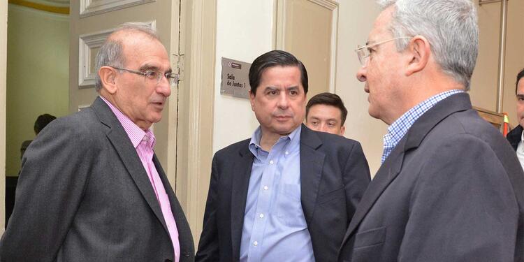 DELACALLEURIBEPRESIDENCIAOFI1.jpg