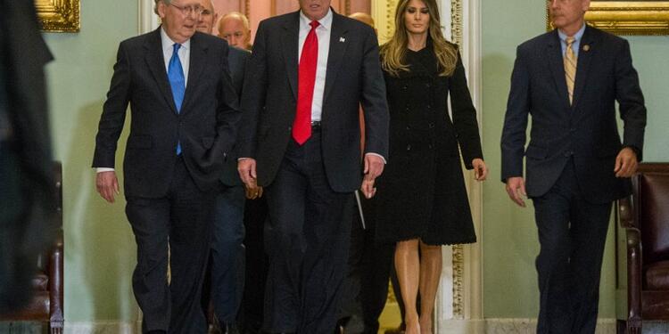 DONALDTRUMPWALKINGAFPLAFM1.jpg