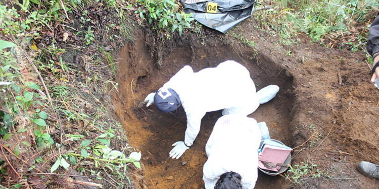 Exhumación-Colprensa1.jpg