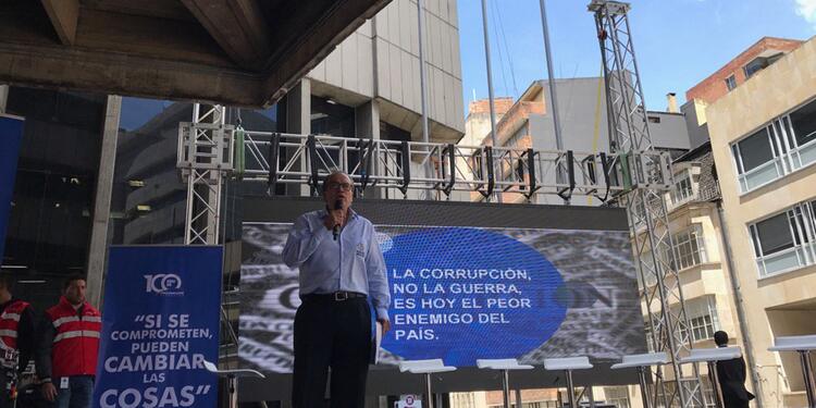 Fernando-Carrillo-@fcarrilloflorez-LA-FM.jpg