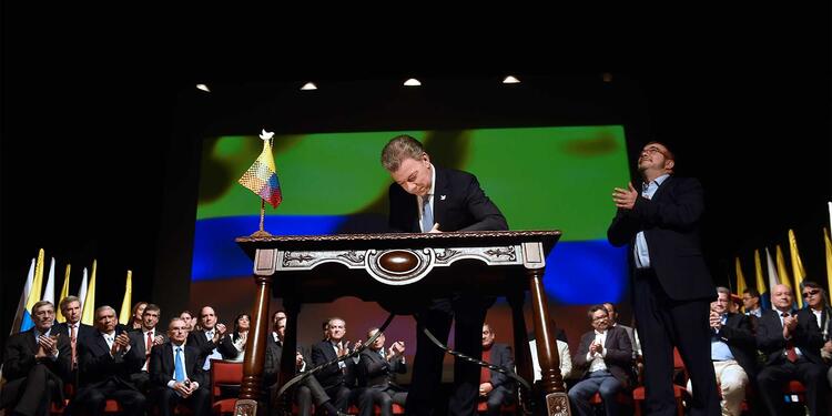 FirmaSantosPazPresidenciaOFICIAL1.jpg