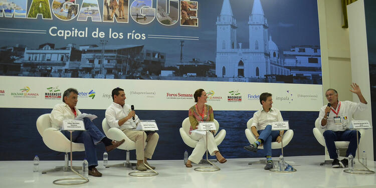 Gobernador-Verano-Foro-en-Magangué-4.jpg