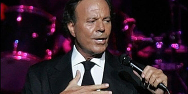 Julio-Iglesias-AFP.jpg