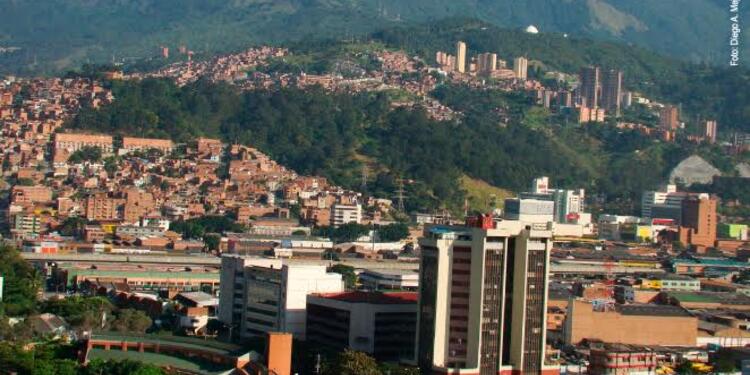 Medellín-LA-FM.jpg