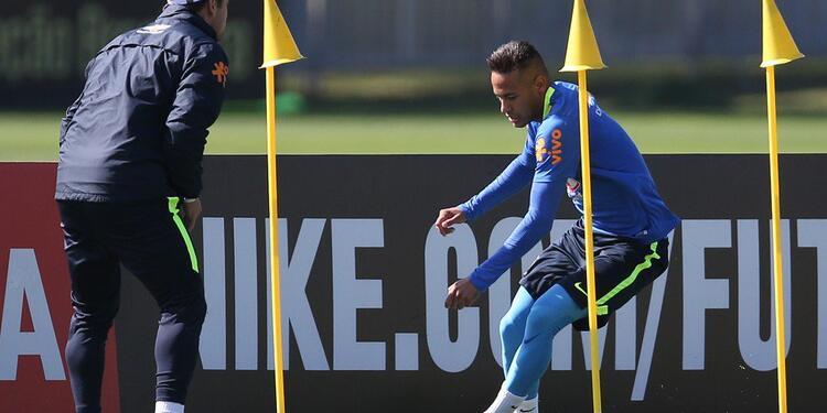 NEYMARENTRENADOFOTOTWITTEROFICIALFEDEFUTBOLBRASILLAFM1.jpg