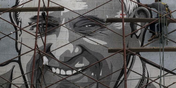 PapaFranciscoMedellinMuralAFP2.jpg