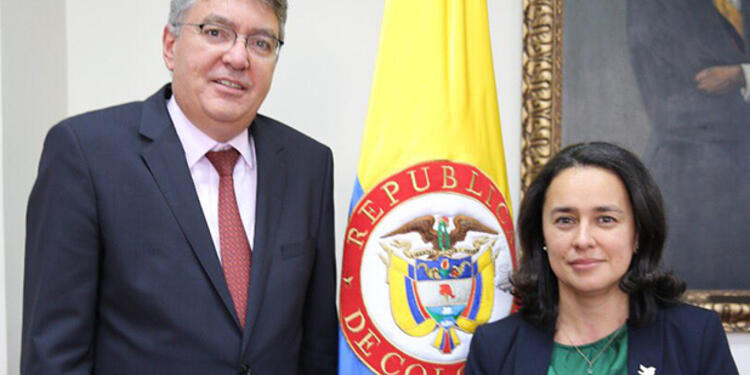 Paula-Acosta-LA-FM-Oficial.jpg