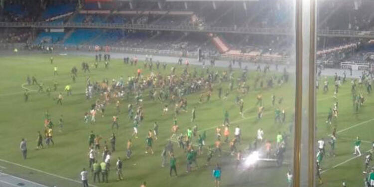 Pelea-barras-en-Cali-Colprensa.jpg