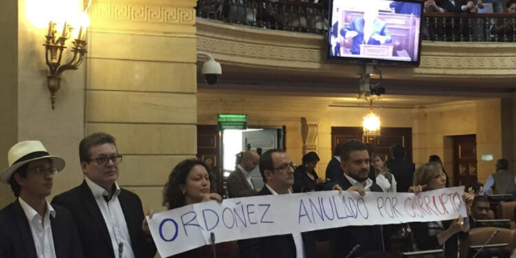 Protesta-contra-ordóñez-suministrada.jpg