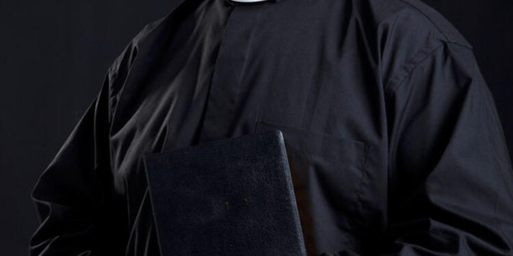 Sacerdote1.jpg