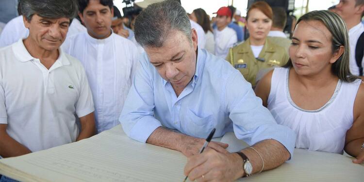 Santos-LA-FM-Presidencia2.jpg
