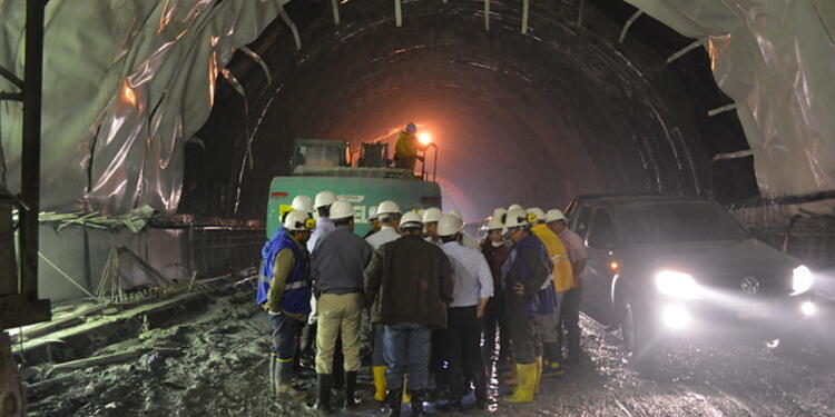 Tunel-de-la-línea-colprensa.jpg