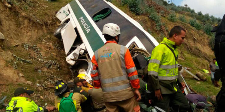 accidene-bus-policí-bomberos.jpg