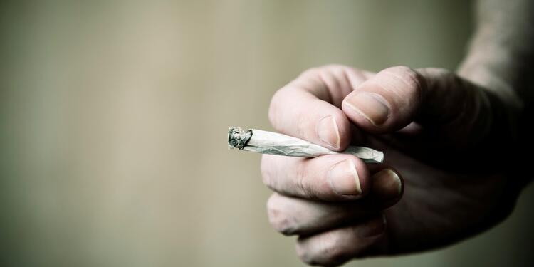 Nueva York aumenta a 21 años la edad para comprar tabaco y cigarrillos electrónicos. Nueva York aumenta a 21 años la edad para comprar tabaco y cigarrillos electrónicos.
