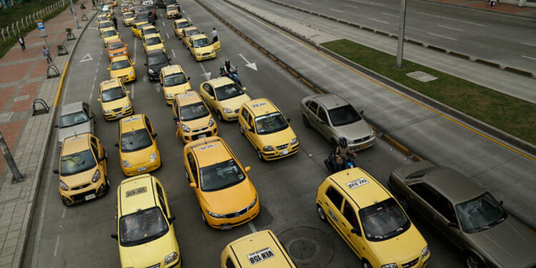 taxistasenbogotacolprensa.jpg