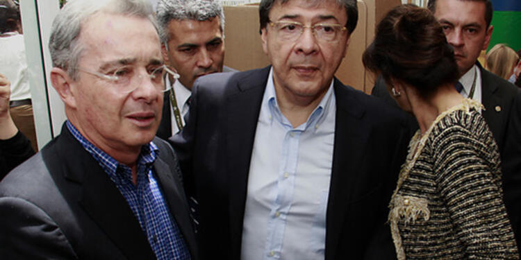 uribeycarlosholmestrujillocolprensa.jpg