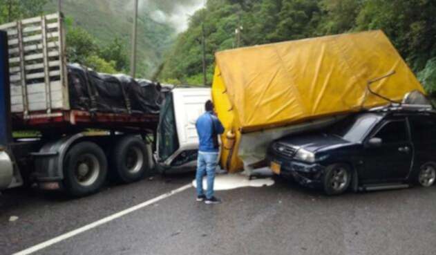 El accidente en la vía Bogotá-Villavicencio El accidente en la vía Bogotá-Villavicencio