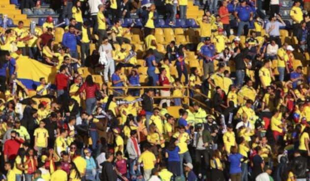 Los aficionados se reunieron en familia para despedir a la 'tricolor' / Foto de Inaldo Pérez, LA FM Los aficionados se reunieron en familia para despedir a la 'tricolor' / Foto de Inaldo Pérez, LA FM