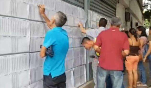 Colombianos votando en Venezuela Colombianos votando en Venezuela