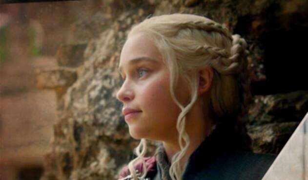 Emilia Clarke como Daenerys Targaryen Emilia Clarke como Daenerys Targaryen