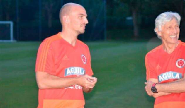 Esteban Cambiasso y José Pékerman entrenando con la Selección Colombia en Milán (Italia) Esteban Cambiasso y José Pékerman entrenando con la Selección Colombia en Milán (Italia)