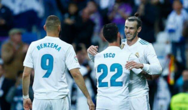 Gareth Bale celebrando con algunos de sus compañeros Gareth Bale celebrando con algunos de sus compañeros