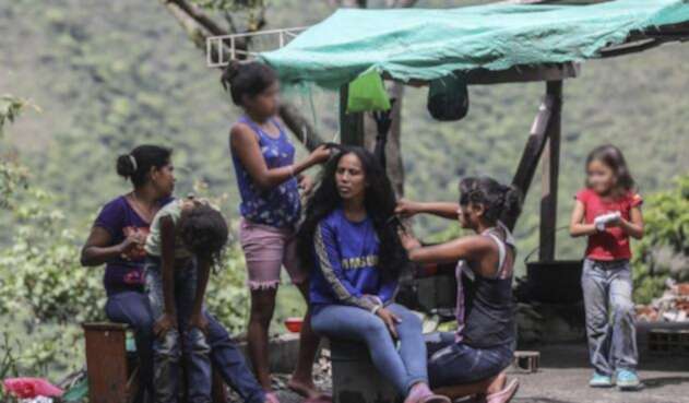Familias desplazadas de las riberas del río Cauca por el rápido ascenso del embalse de Hidroituango Familias desplazadas de las riberas del río Cauca por el rápido ascenso del embalse de Hidroituango