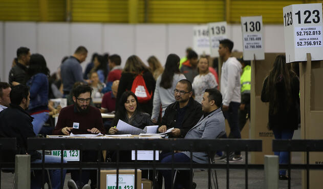 Colombianos ejerciendo su derecho al voto / Inaldo Pérez, LA FM Colombianos ejerciendo su derecho al voto / Inaldo Pérez, LA FM